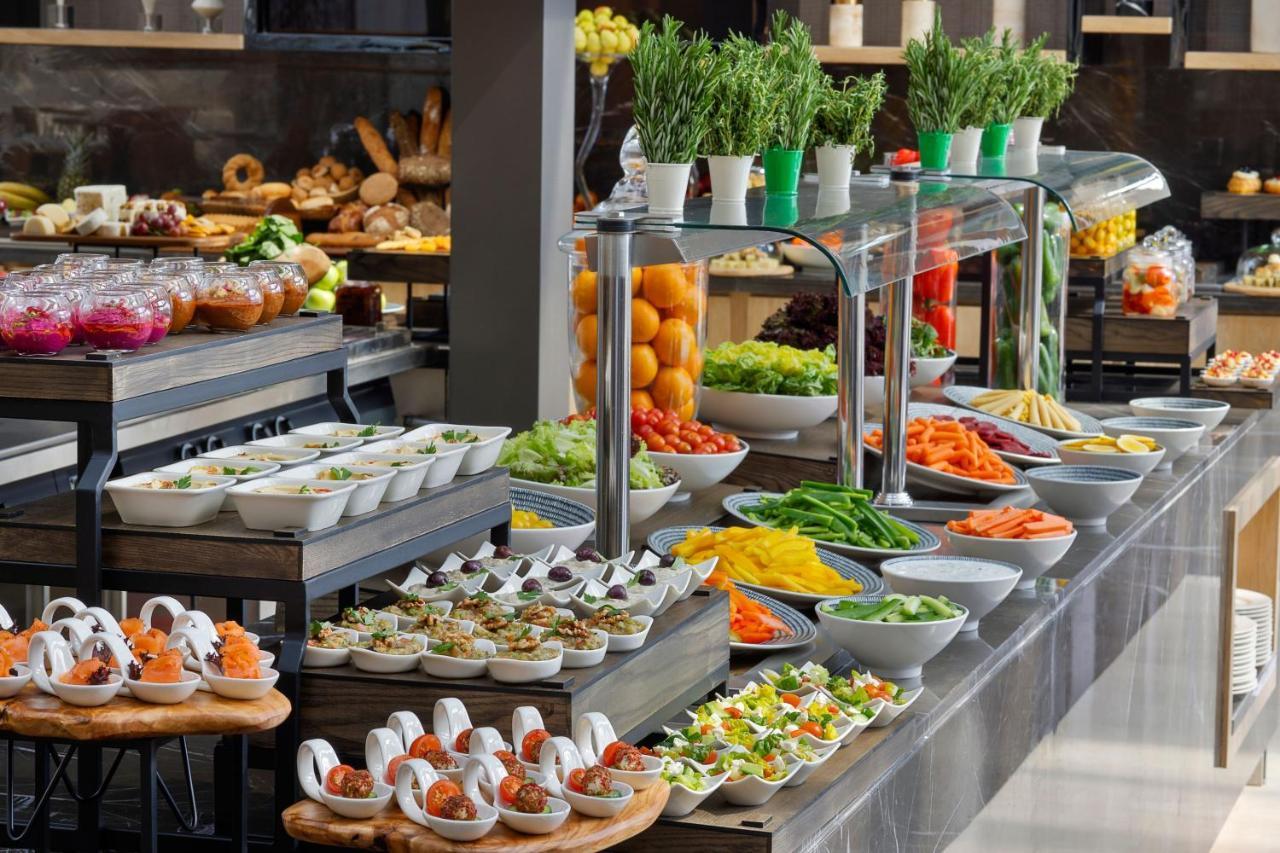 Jeddah Marriott Hotel Madinah Road Екстериор снимка A salad bar