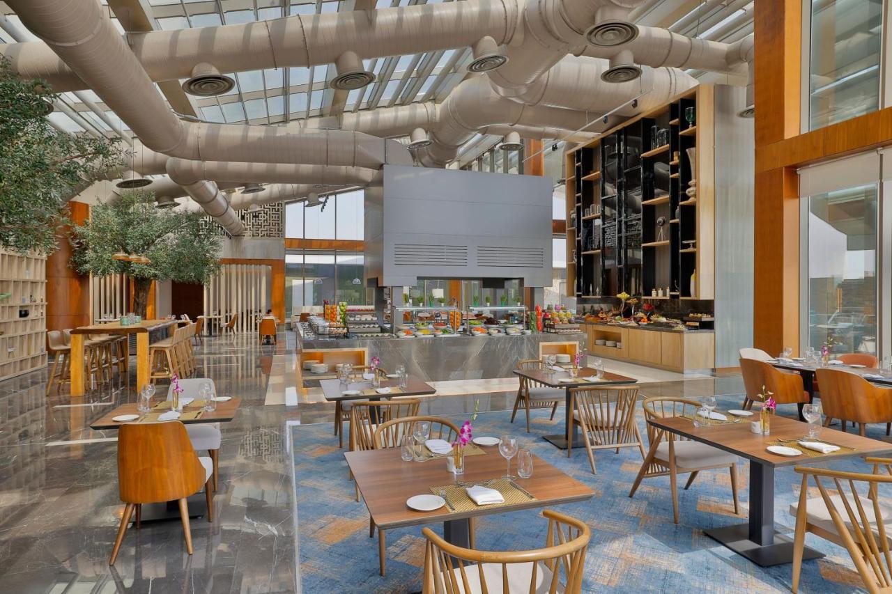 Jeddah Marriott Hotel Madinah Road Екстериор снимка The Kitchen Table