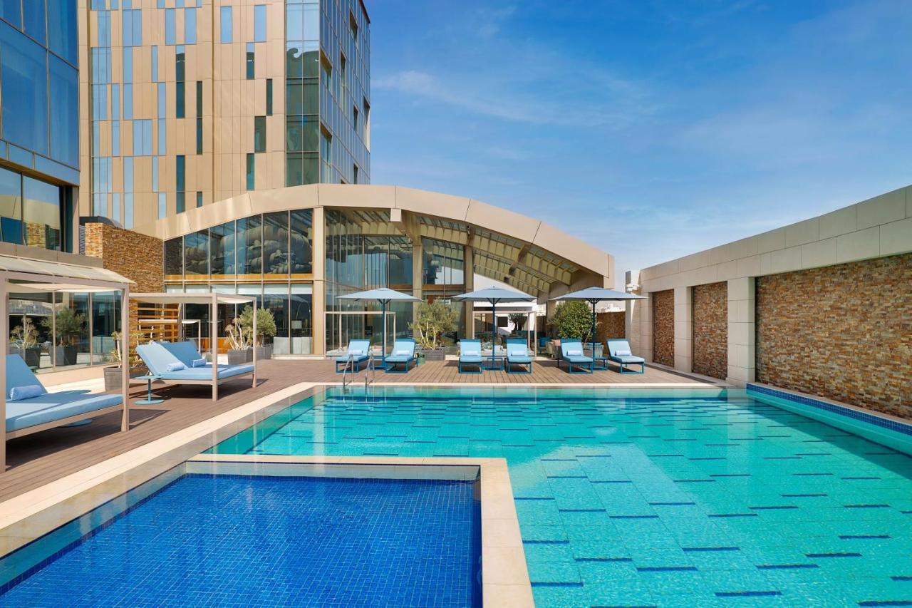 Jeddah Marriott Hotel Madinah Road Екстериор снимка The swimming pool at the hotel