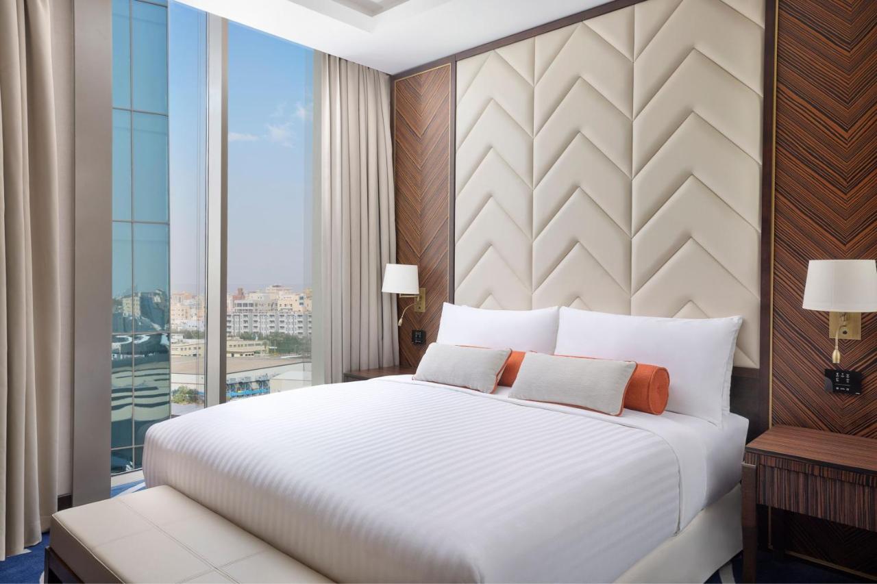 Jeddah Marriott Hotel Madinah Road Екстериор снимка A bedroom at the hotel
