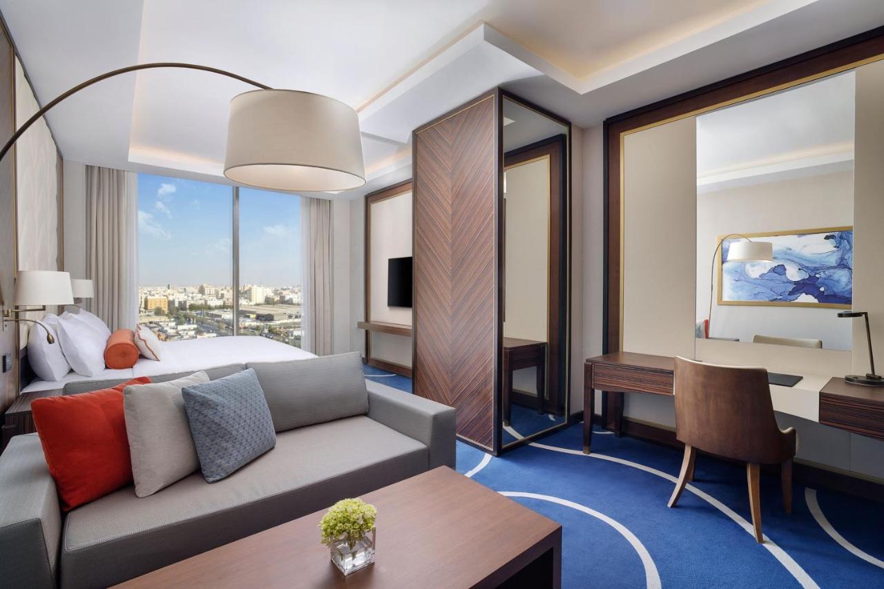 Jeddah Marriott Hotel Madinah Road Екстериор снимка A suite at the hotel