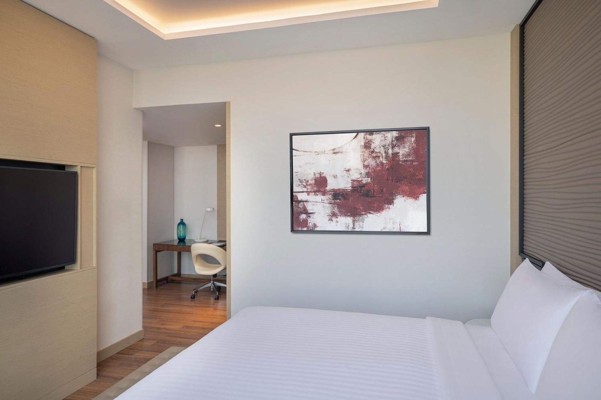 Jeddah Marriott Hotel Madinah Road Екстериор снимка A bedroom at the hotel