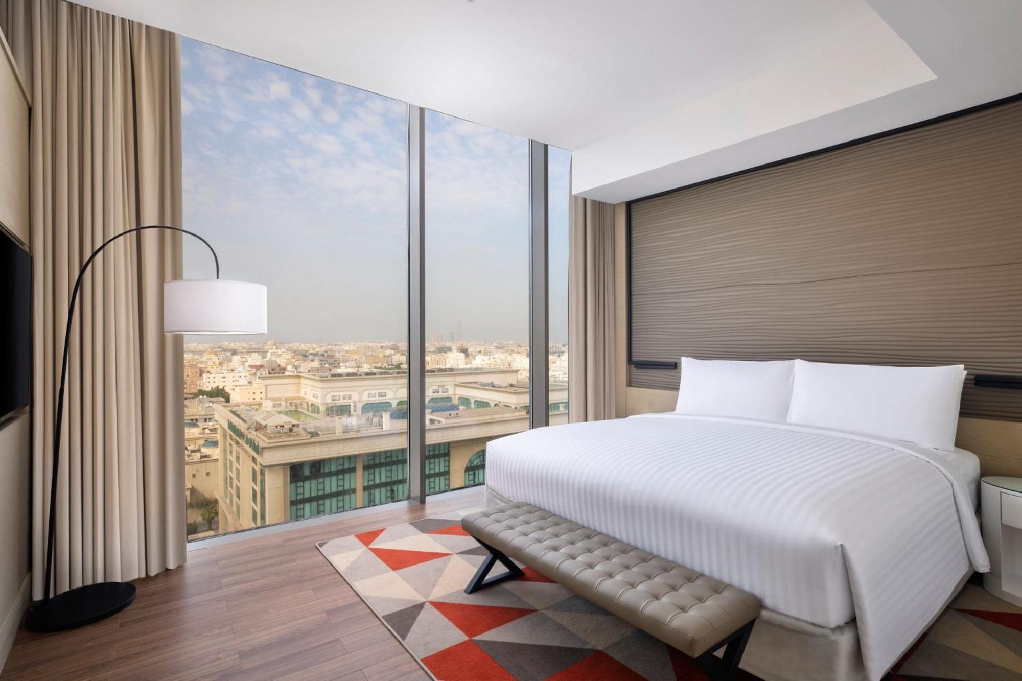 Jeddah Marriott Hotel Madinah Road Екстериор снимка A bedroom at the hotel