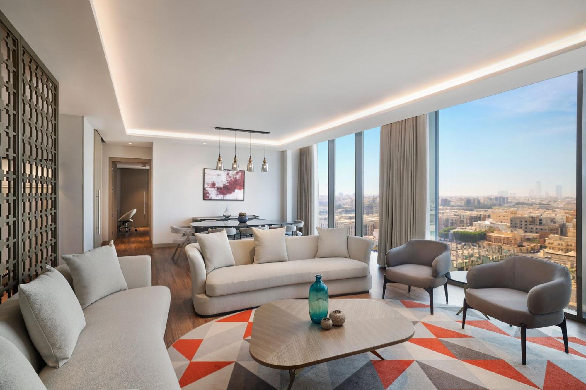 Jeddah Marriott Hotel Madinah Road Екстериор снимка The living room of a three-bedroom apartment