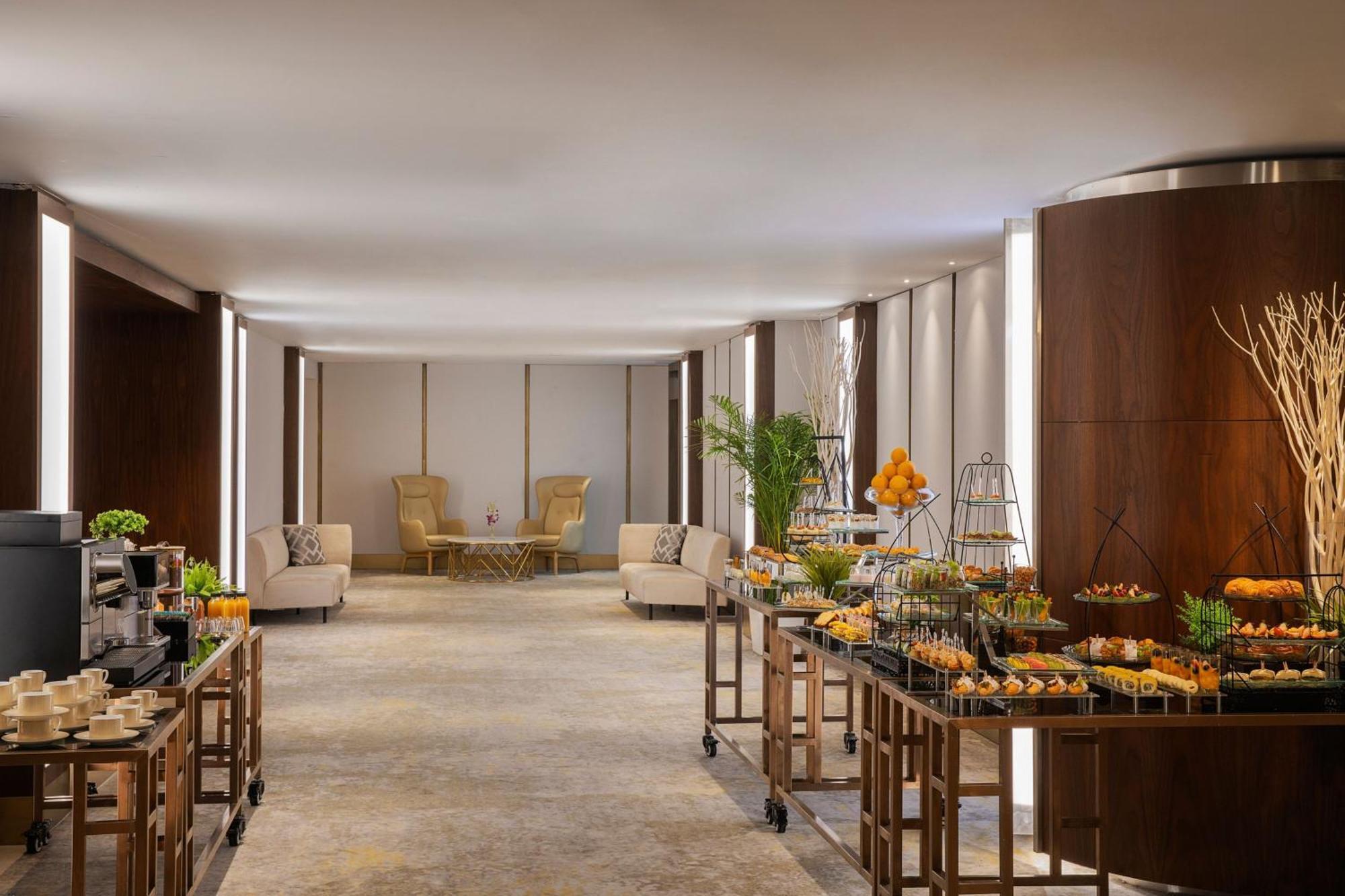 Jeddah Marriott Hotel Madinah Road Екстериор снимка The Westin Mumbai International Airport