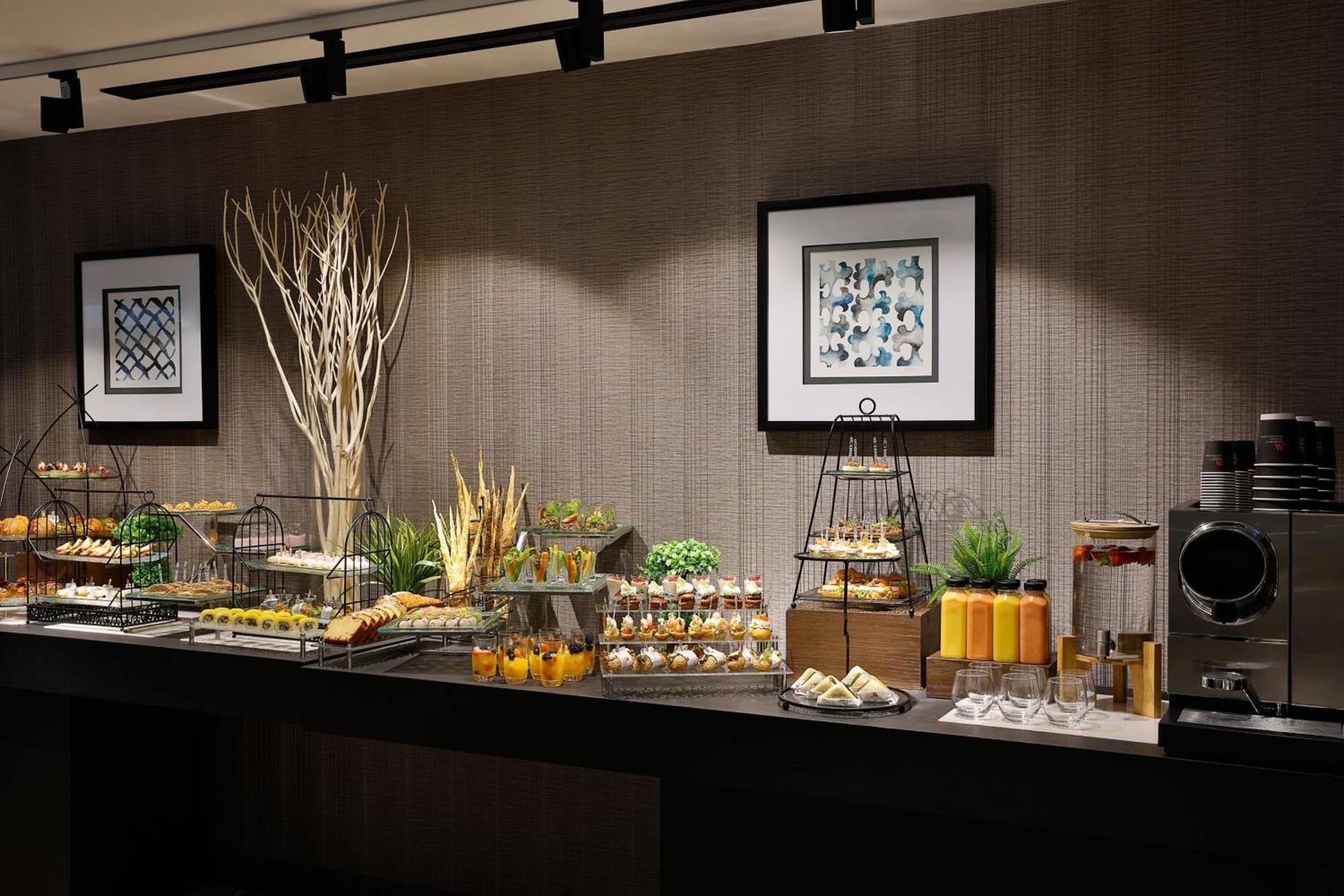Jeddah Marriott Hotel Madinah Road Екстериор снимка A buffet at a hotel