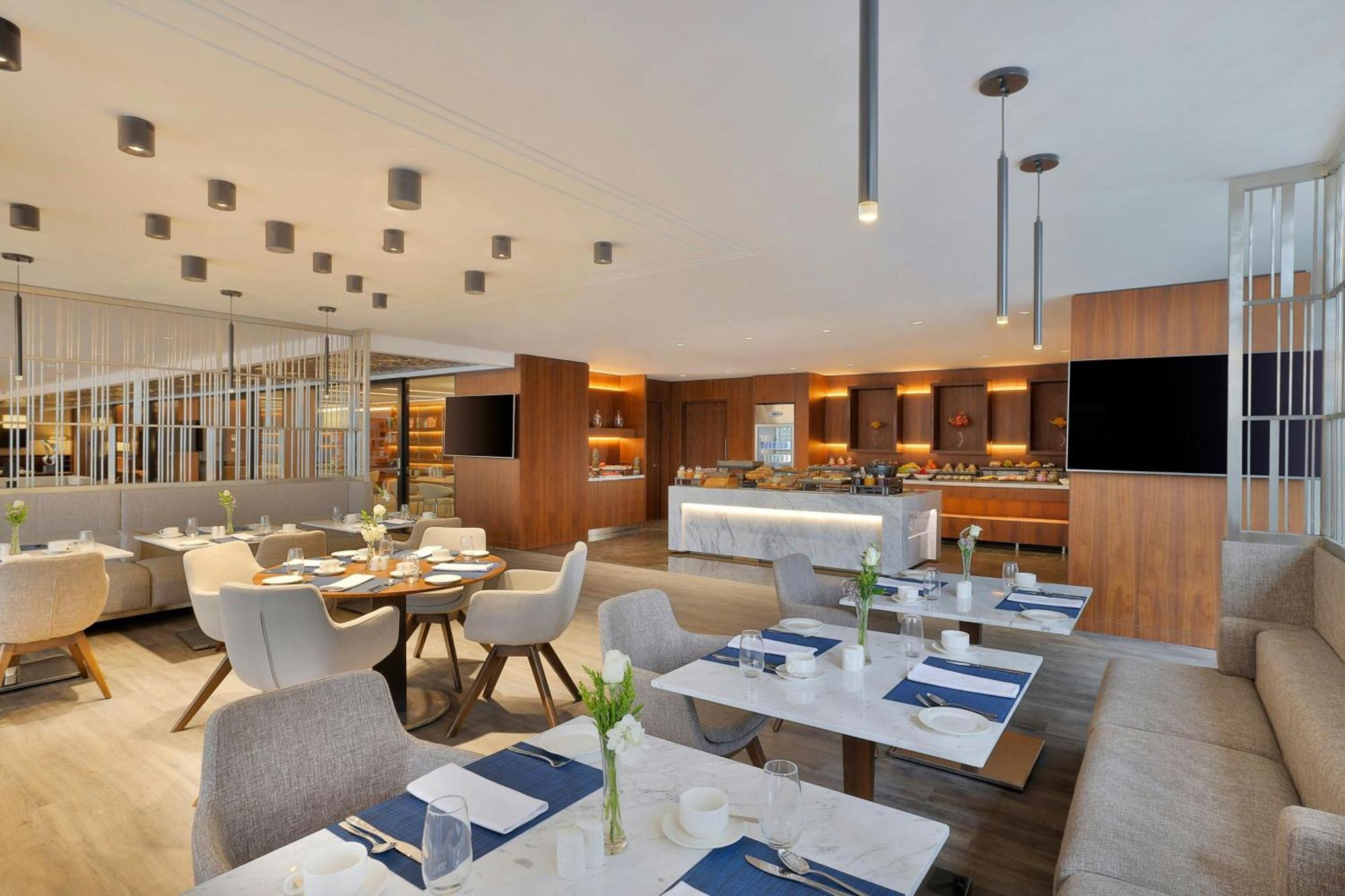 Jeddah Marriott Hotel Madinah Road Екстериор снимка The lounge at the airport