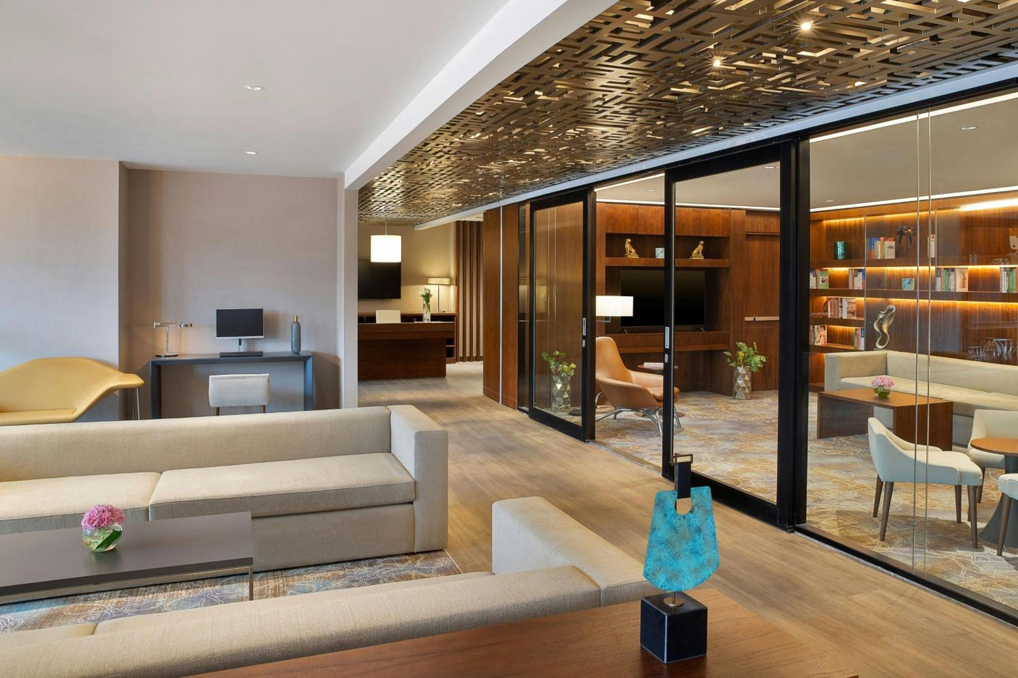 Jeddah Marriott Hotel Madinah Road Екстериор снимка The Westin Mumbai International Airport